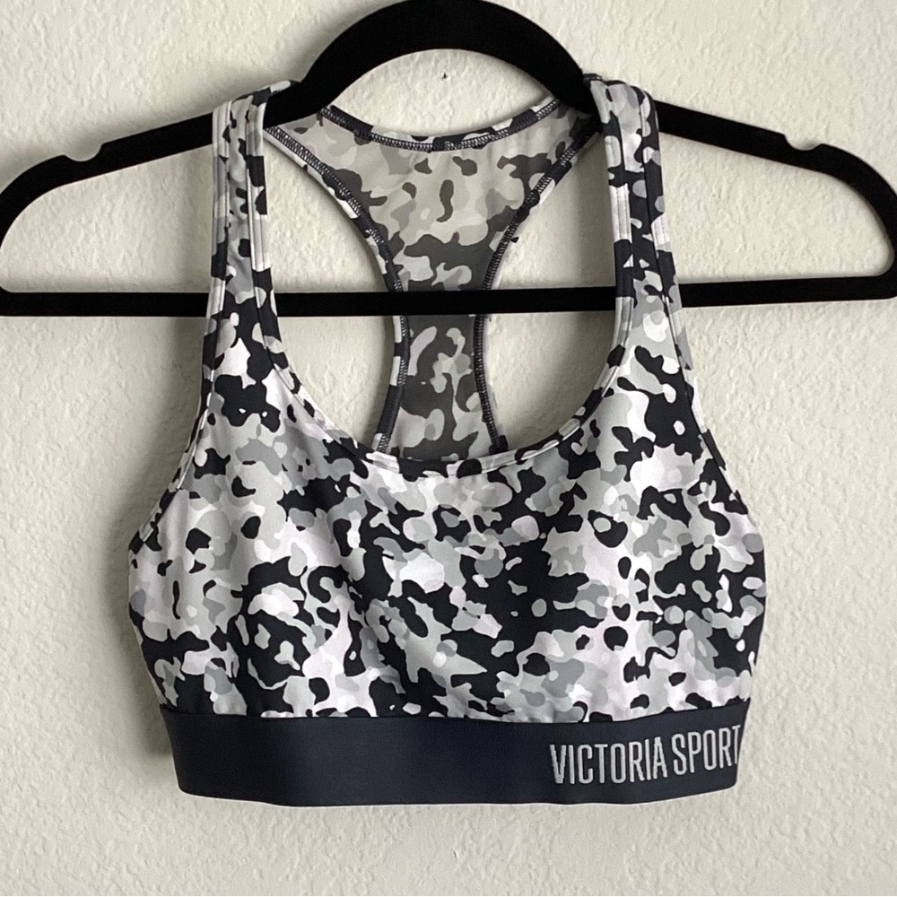 \Victoria’s Secret Sport\• Sports Bra